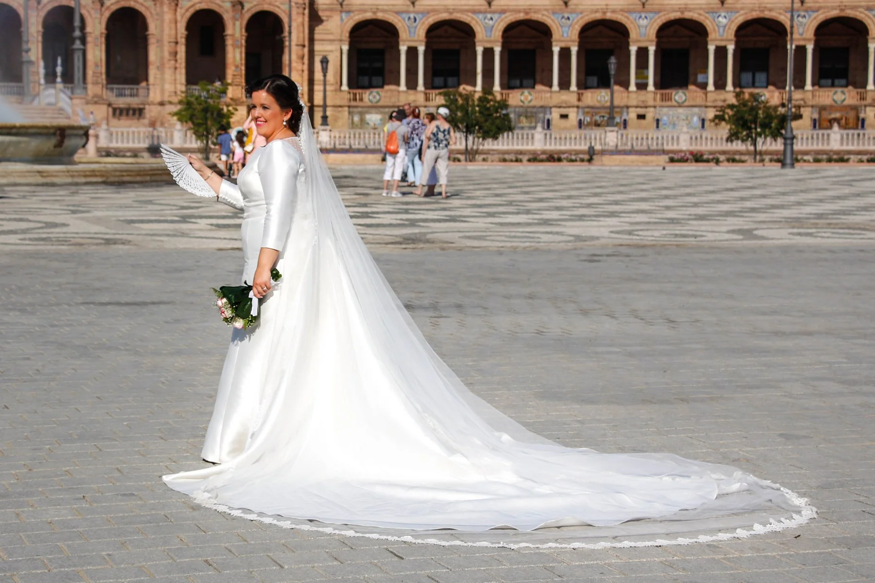Decoração espelhada em alta: por que o espelho tomou conta das festas